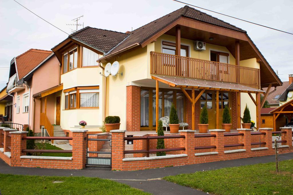 Marina-Buek Apartmanhaz الغرفة الصورة