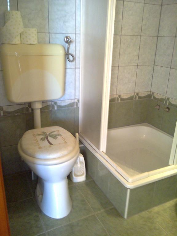 Marina-Buek Apartmanhaz الغرفة الصورة