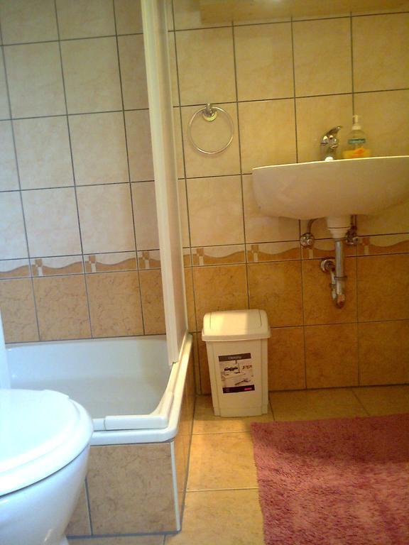 Marina-Buek Apartmanhaz الغرفة الصورة